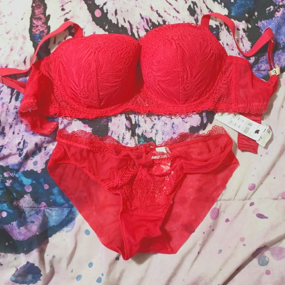Bra and panty set!! W/tags
